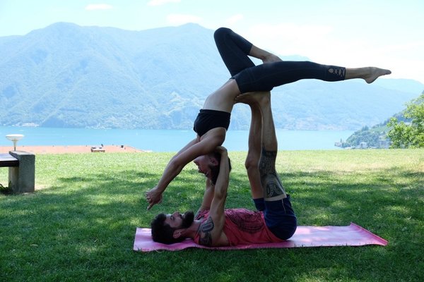 Acro yoga