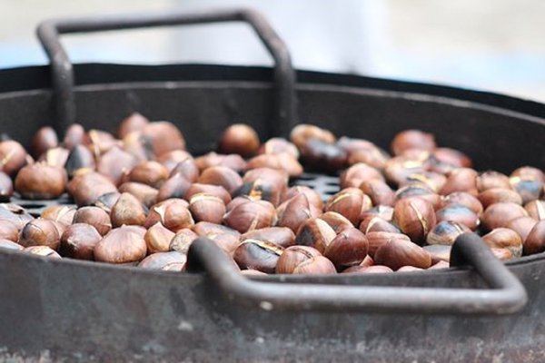 Roasted chestnuts 2881862 340