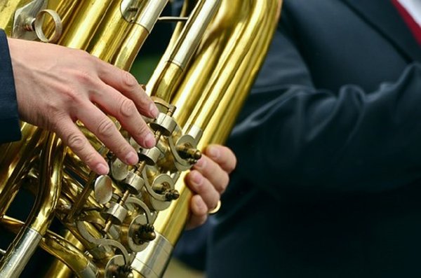 Hands 1495050 340