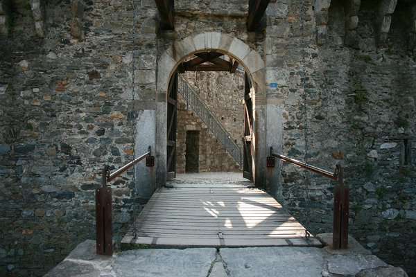Castello di montebello 187493 1280