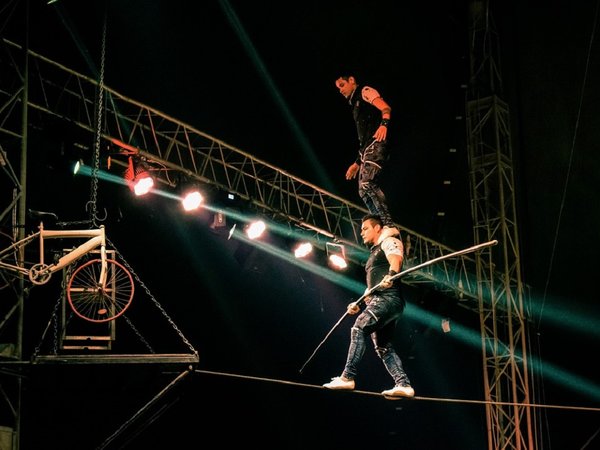 Rope walkers 2174313 960 720