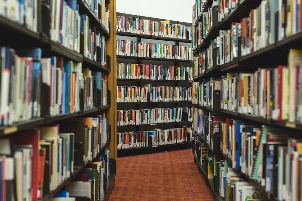Books 2562331 1280